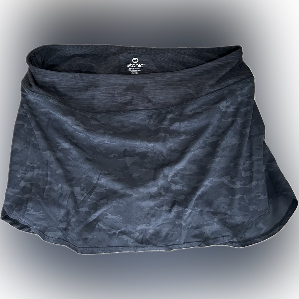 Etonic skort size XL. NWT. Smoke-free pet-friendly home.